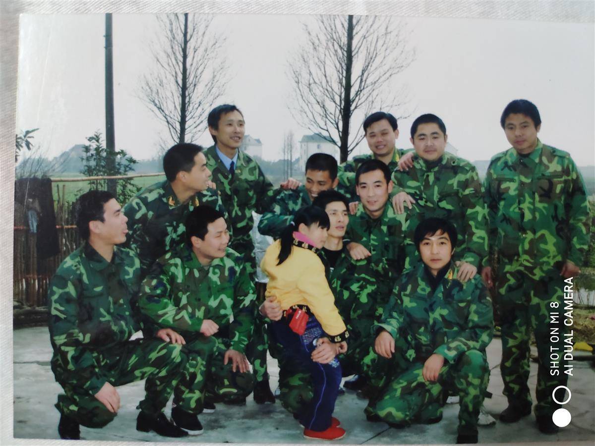 一诺千金21年！湖北武警35名老兵帮离世战友把女儿抚养成人(图2)