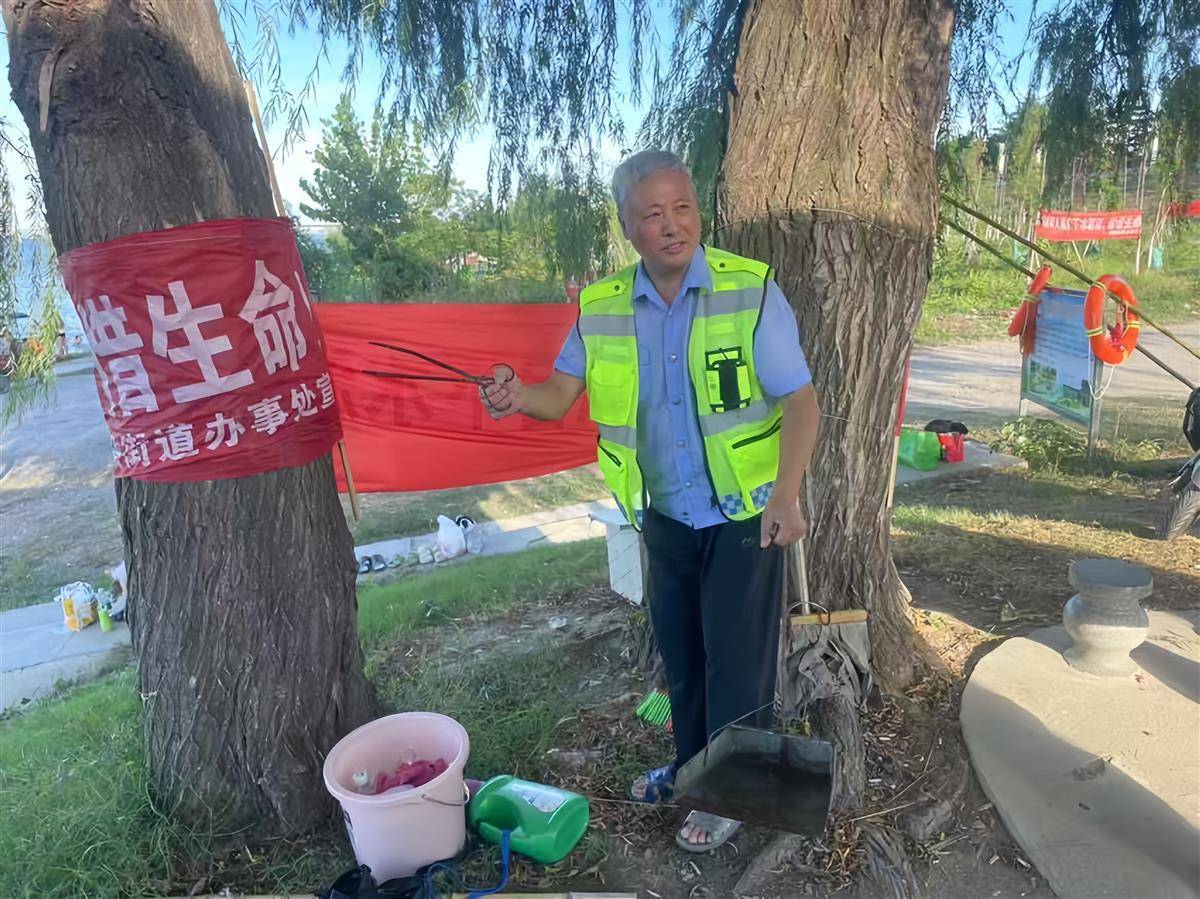 七旬高龄、身患2种癌症、做过8次手术……宜城退休民警王文华“不遵医嘱”跳江救人