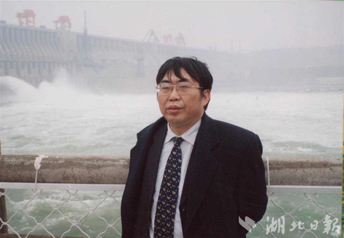 2003年宜昌 本报记者定格棋圣的从容一瞬