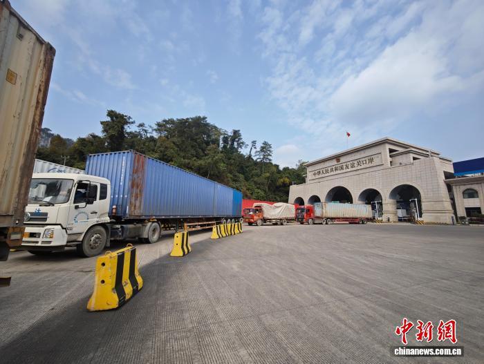 （经济观察）破万亿美元后再蓄新动能 中国—东盟经贸迎新局