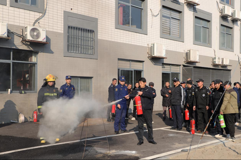  江陵消防开展高层住宅小区消防培训演练