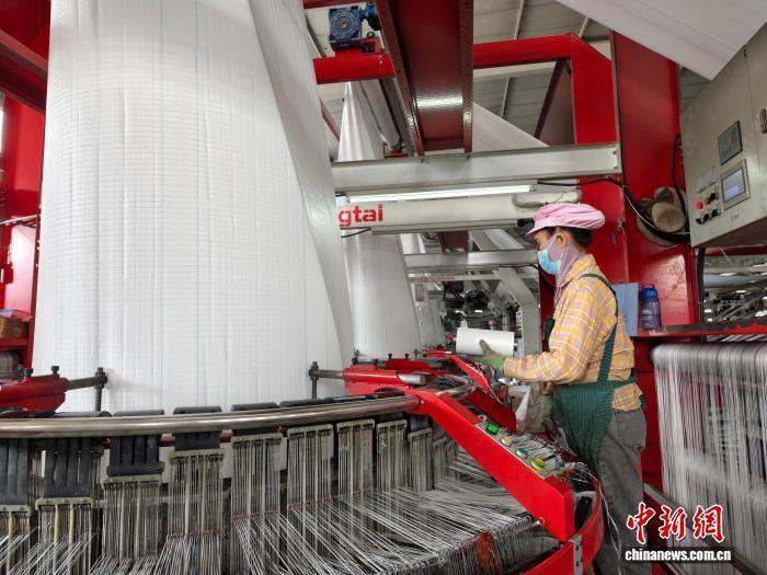 海南自贸港封关首月：政策落地见效 开放红利惠企