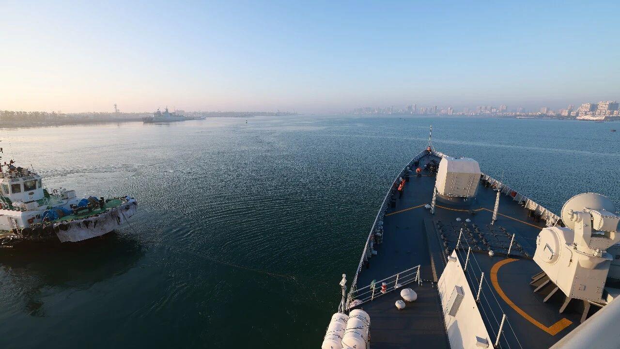  视频丨三“舰”集结 南部战区海军实战化训练怒啸海天