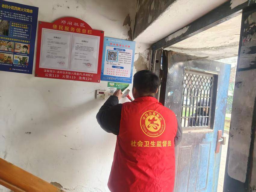 党建引领聚合力 清洁家园焕新颜