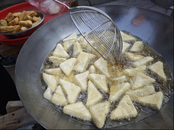 孝南杨店：炸豆腐香漫乡野 年味里藏时代变迁