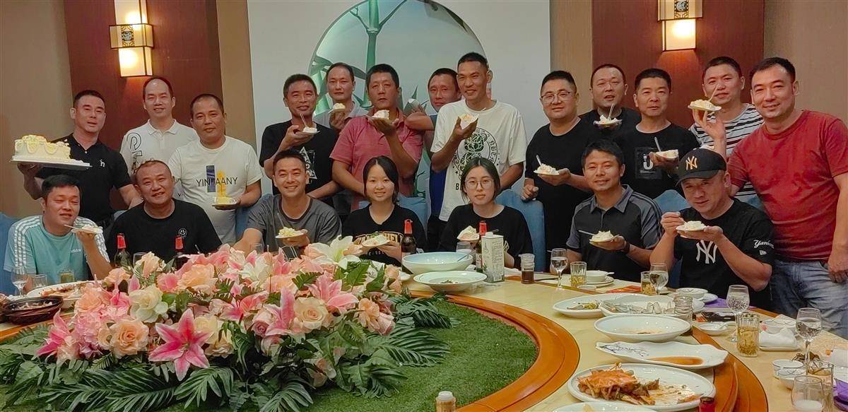 一诺千金21年！湖北武警35名老兵帮离世战友把女儿抚养成人(图3)