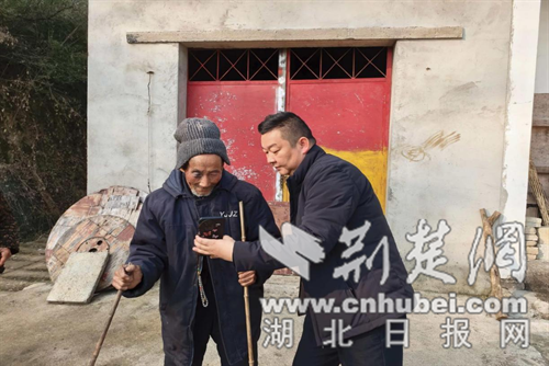  荆门东宝：上门认证暖夕阳 便民服务解民忧