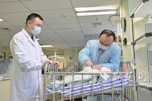 “心门”几乎“焊死” 宝宝憋成“紫娃娃”  武汉儿童医院专家救治22天男婴
