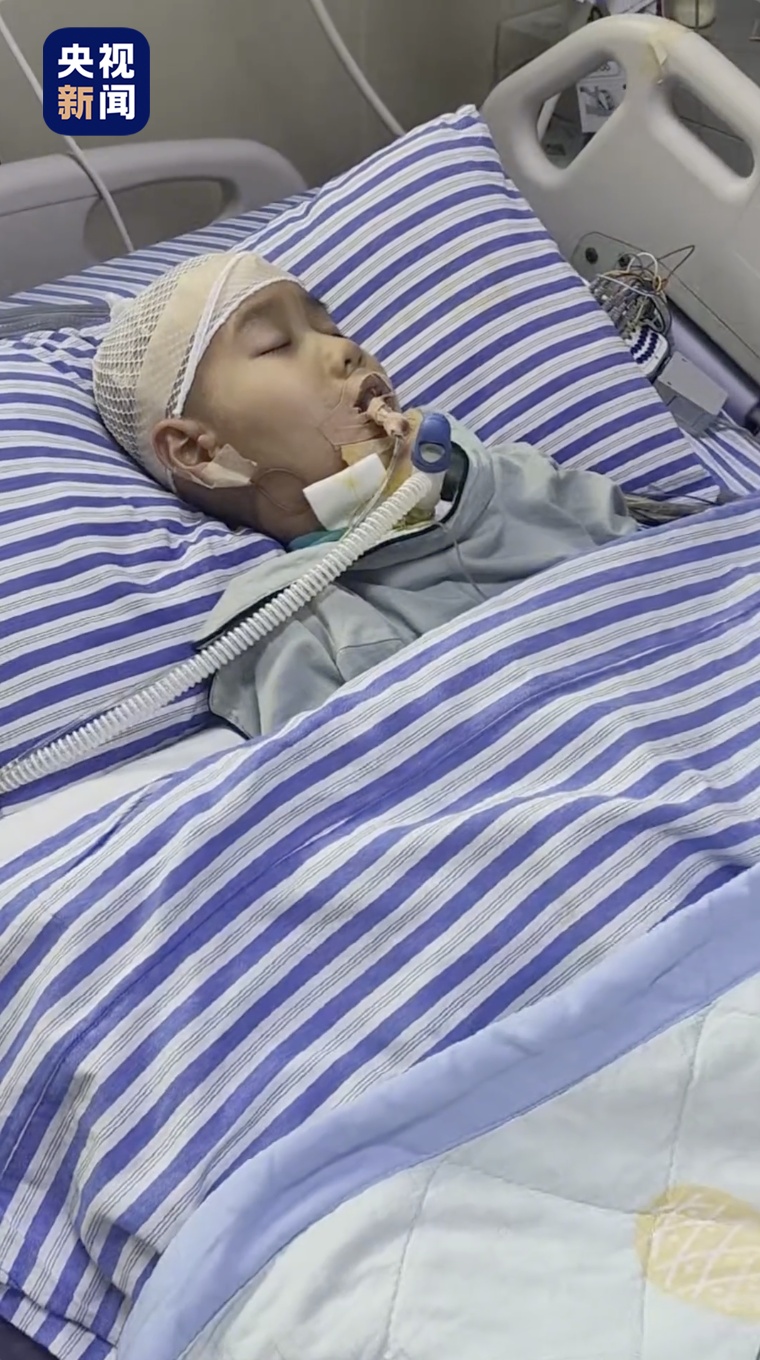 “刘楚熙，到你回答了” ，全班同学录视频呼唤8岁昏迷男孩