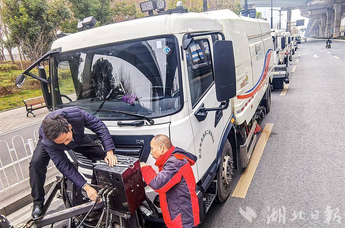  迎战强寒潮，86台新能源环卫车“雪前到位”