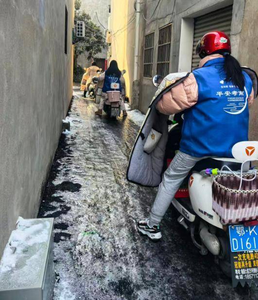  风雪无阻送温暖 网格服务暖人心