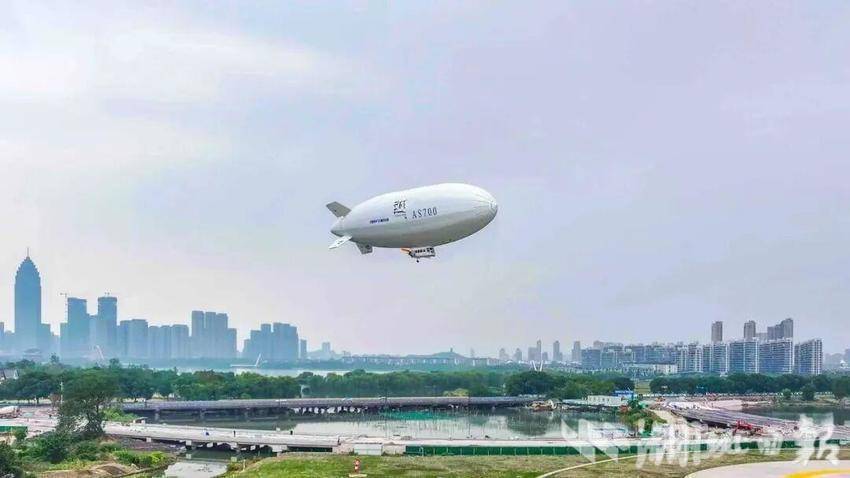 “湖北造”威武！载人飞艇祥云AS700完成完成国内首次商业飞行