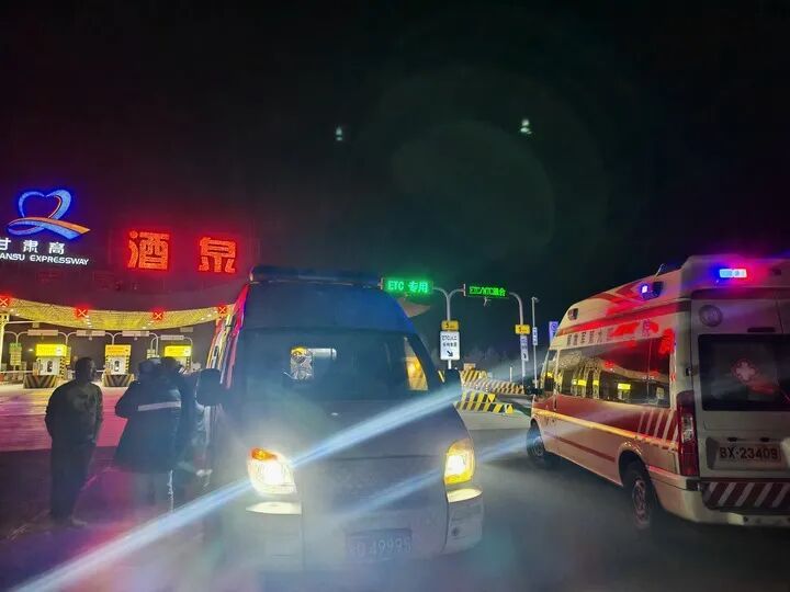  高速路上，一通电话感动全网！网友：看一次哭一次