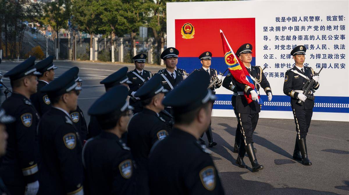 武汉交警庆祝中国人民警察节