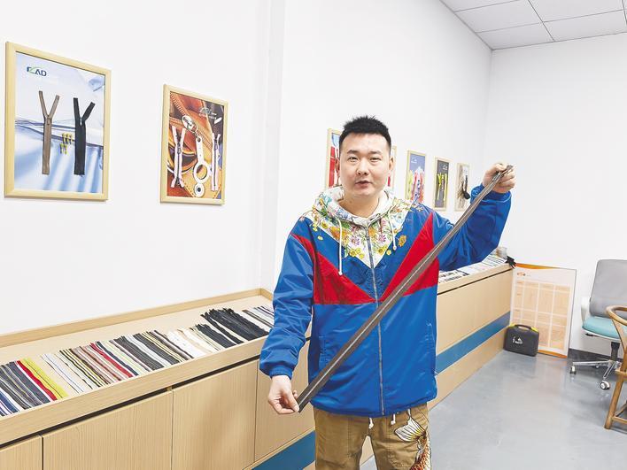 不到3毛钱的小玩意，今年“爆产能”可达2亿条 天门伢用小拉链链起服装大产业