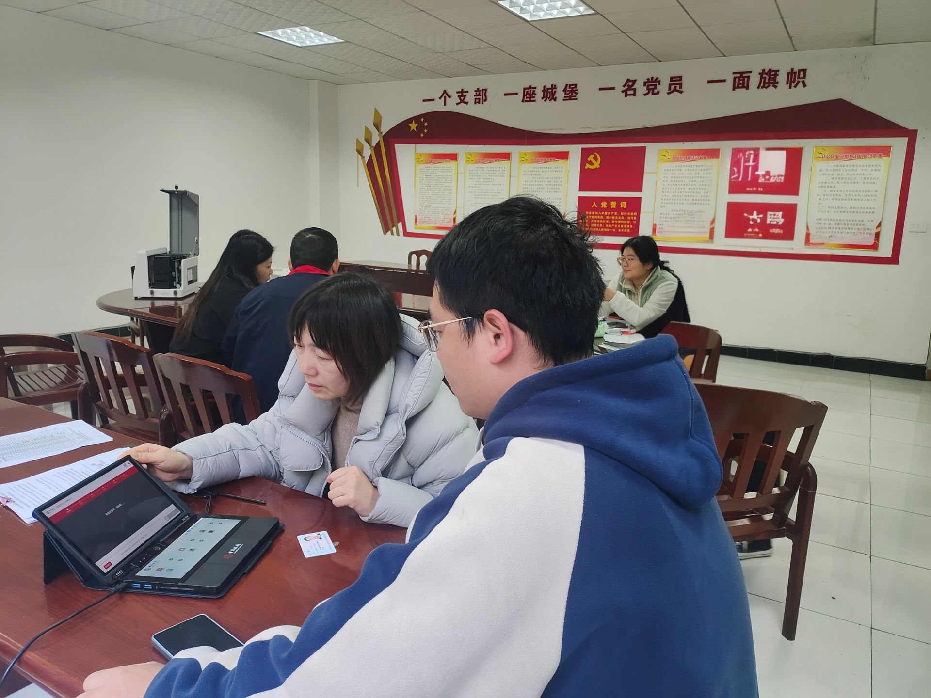 中行荆州解放支行为久阳汽车零部件公司提供上门工资卡服务