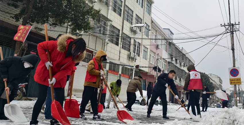 大悟彭店：党员群众共筑风雪防线