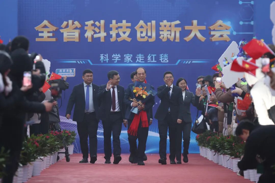 公平的！ 12位巨星亮相武汉！