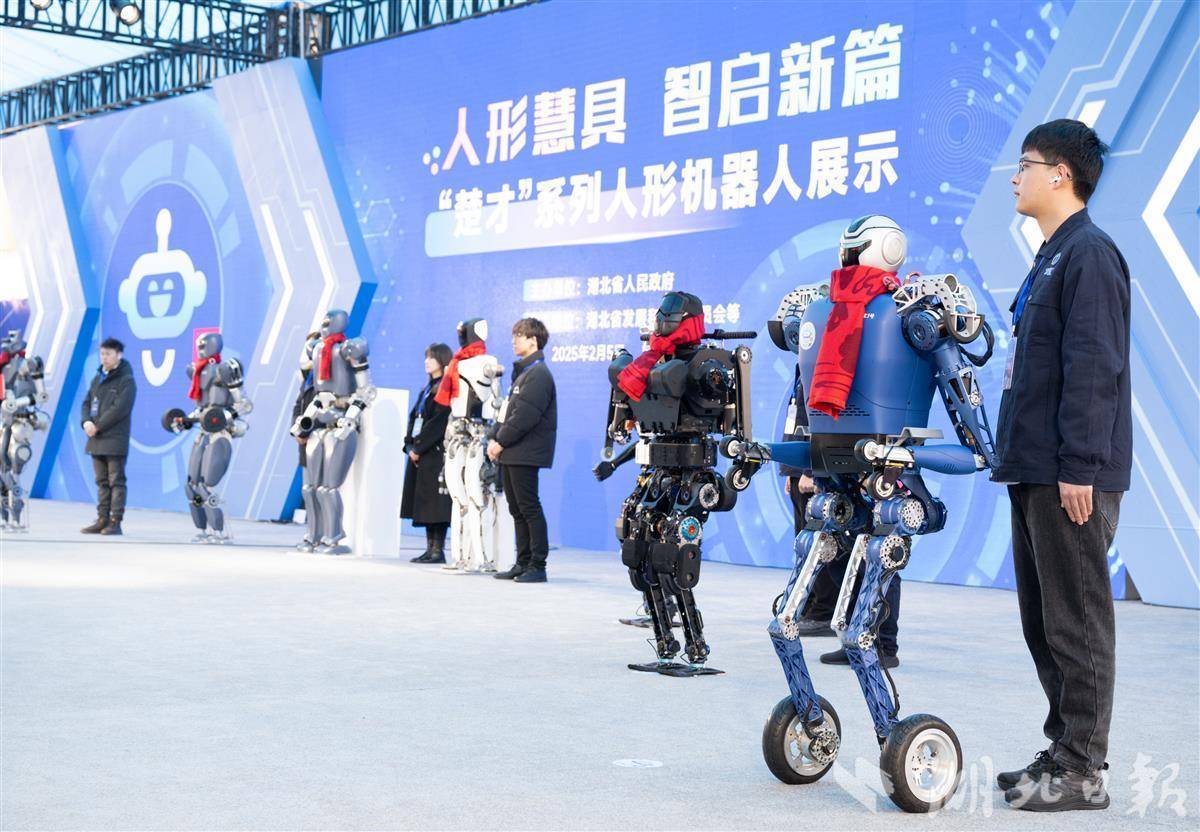 短短一年，“邻家太奶”变身“偶像练习生” 湖北机器人如何“抢戏”2026