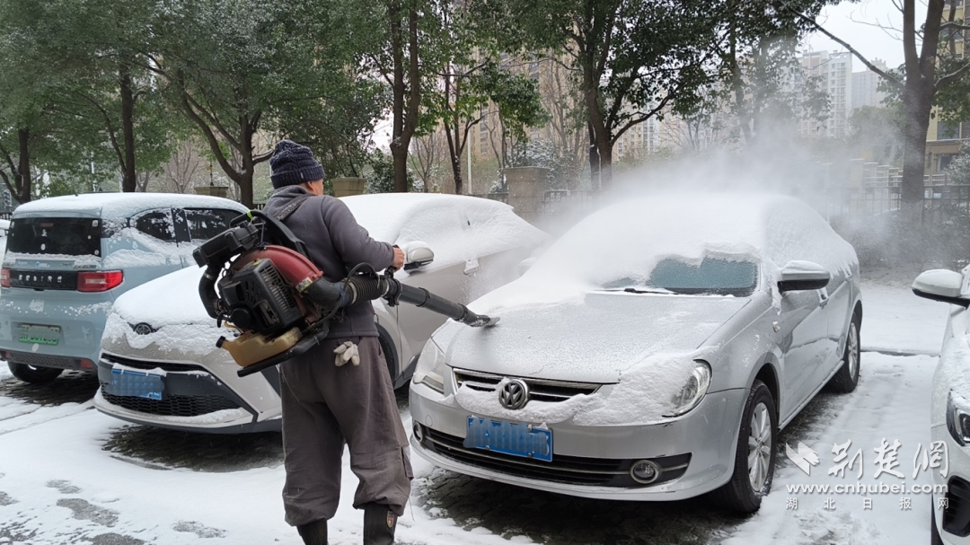 以雪为令！江岸区住更局多线发力筑牢冰雪安全防线
