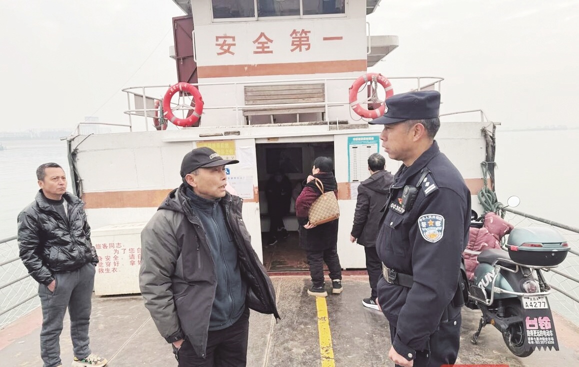宜都民警张勇是真勇 清晨跳进刺骨寒江救回落水者