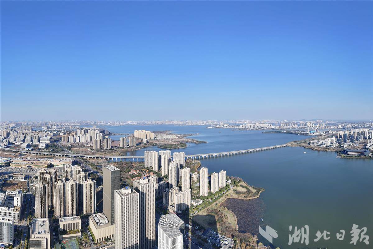 晴日汤逊湖 四环线凌波如画