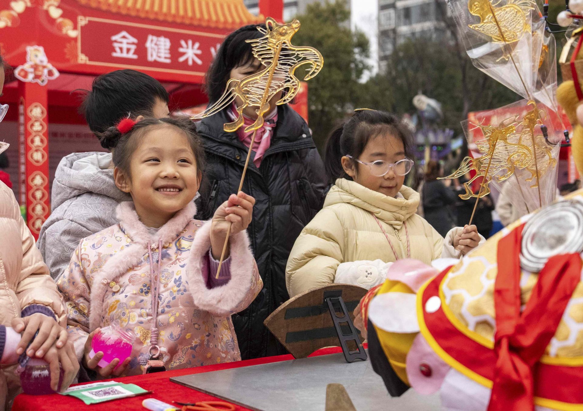  【好评中国】“云端”年味渐浓，年货节何以“火”得更旺、“热”得更久？