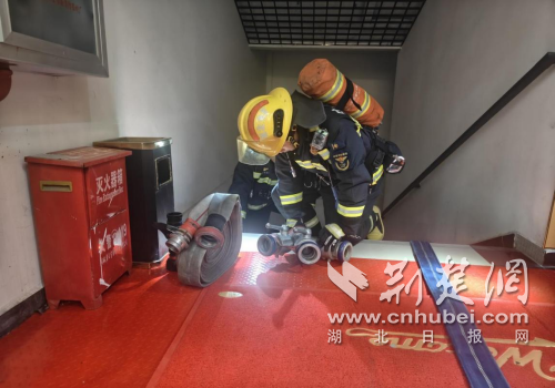  荆门消防无预案拉动淬硬功 守护辖区“夜间防线”
