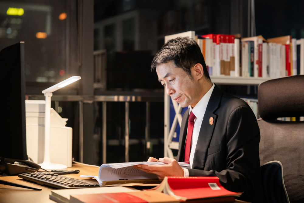  生命为公平正义挺立——全国模范法官丁宇翔的无悔答卷