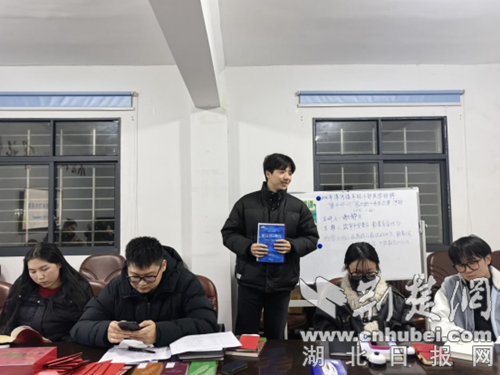  荆门市漳河新区“展开讲讲”为年轻干部赋能