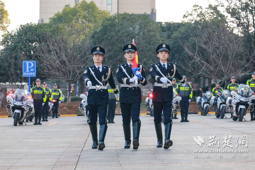  江夏公安举行中国人民警察节升警旗仪式