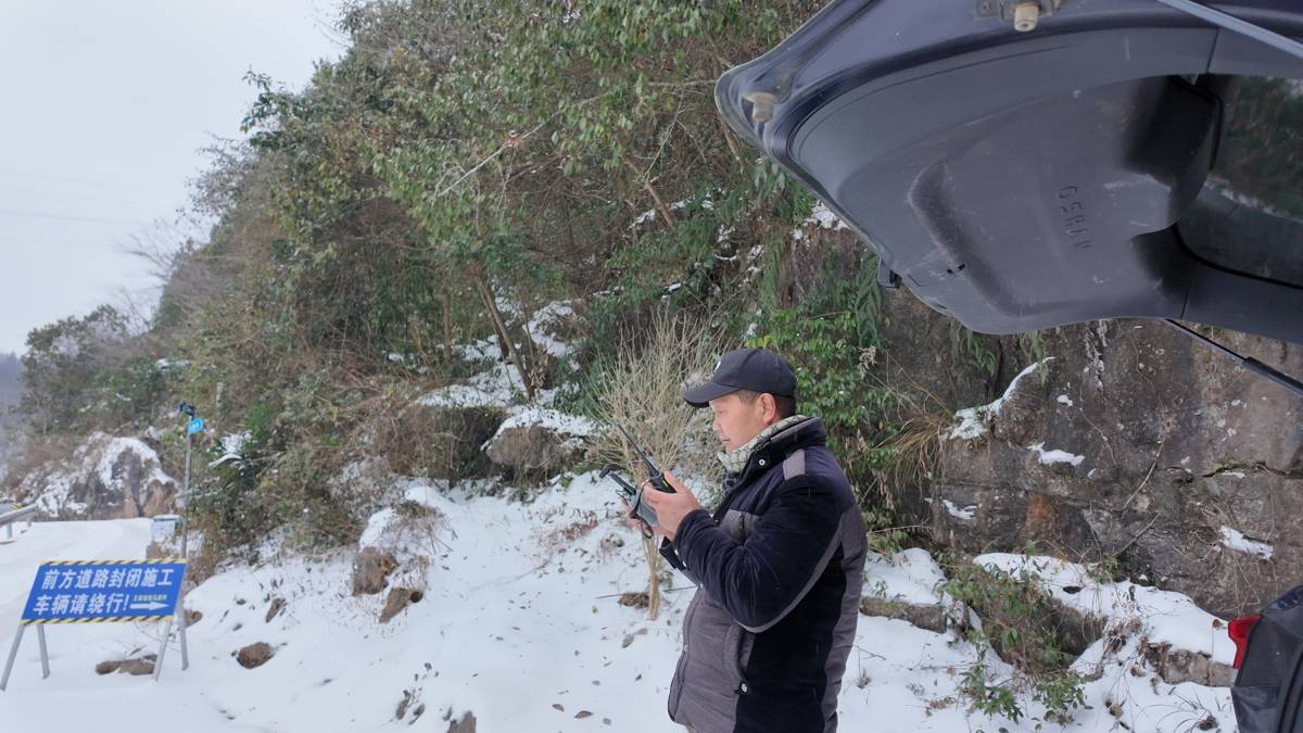 雪地“空中对话” 让山中老人吃了“定心丸”