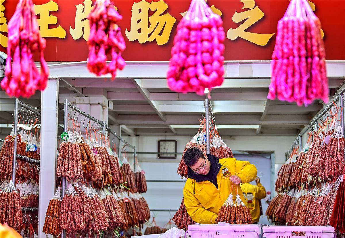 我们选择合适的肉类，使用优质原料并精心准备