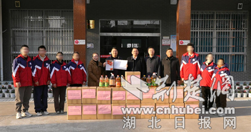  钟祥市市场监管局开展食品安全监督抽检合格备份样品爱心捐赠活动