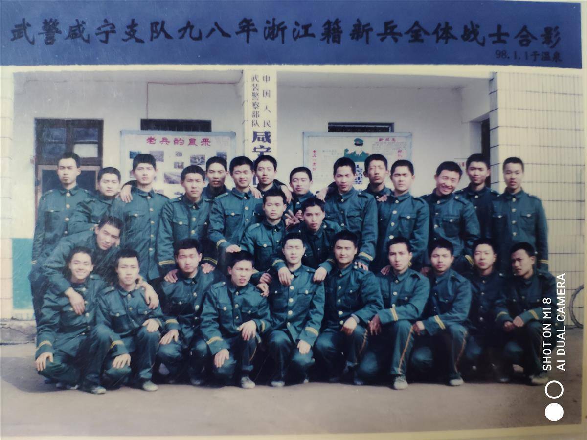 一诺千金21年！湖北武警35名老兵帮离世战友把女儿抚养成人(图1)