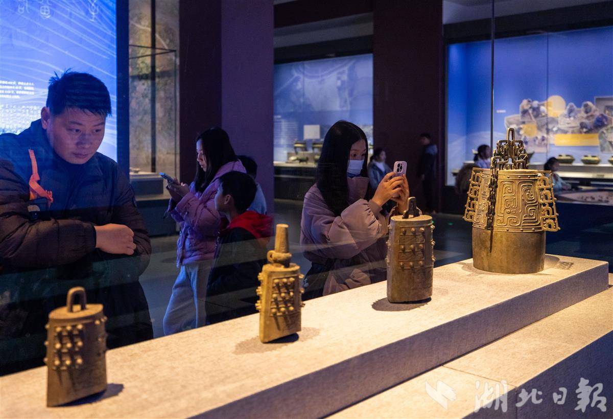  郧县人头骨惊艳亮相！省博马年大展集结200余件珍贵文物