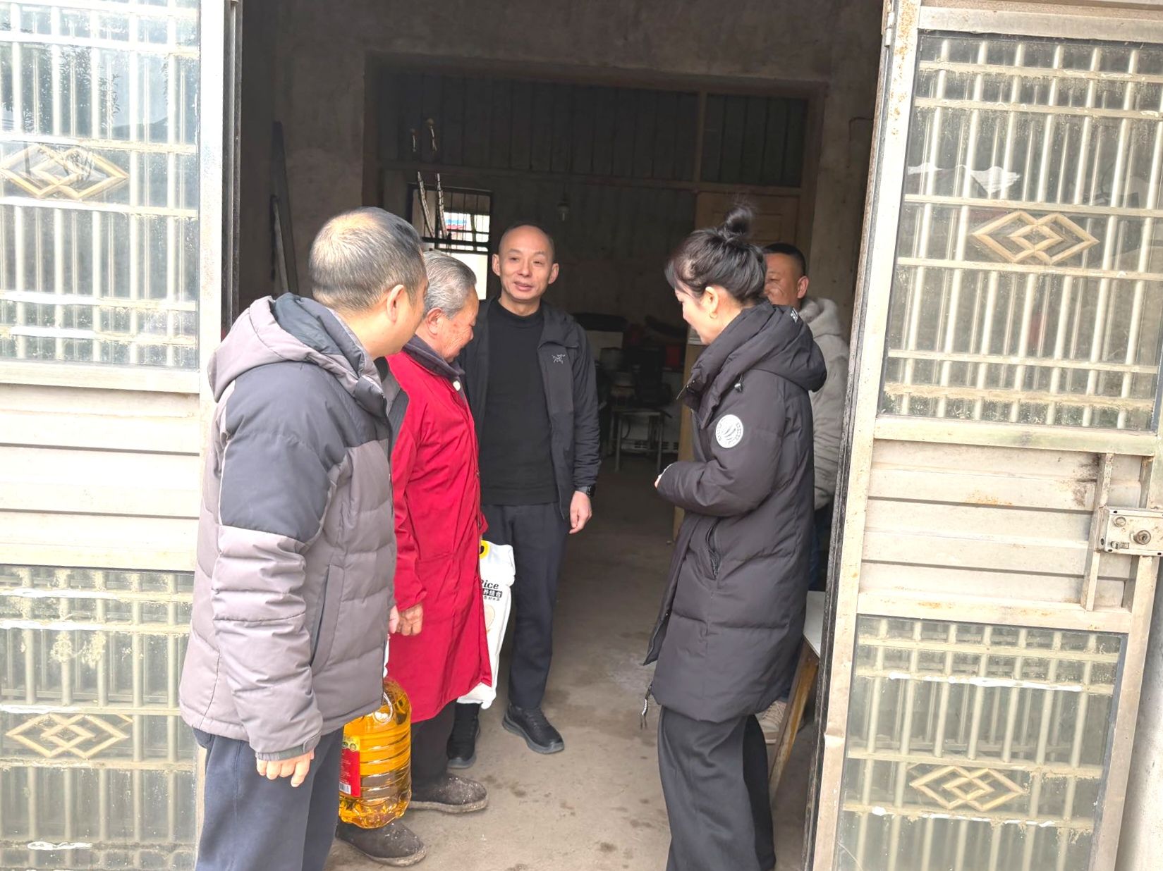 中行公安支行干部员工赴西流村开展“新春送暖”慰问活动