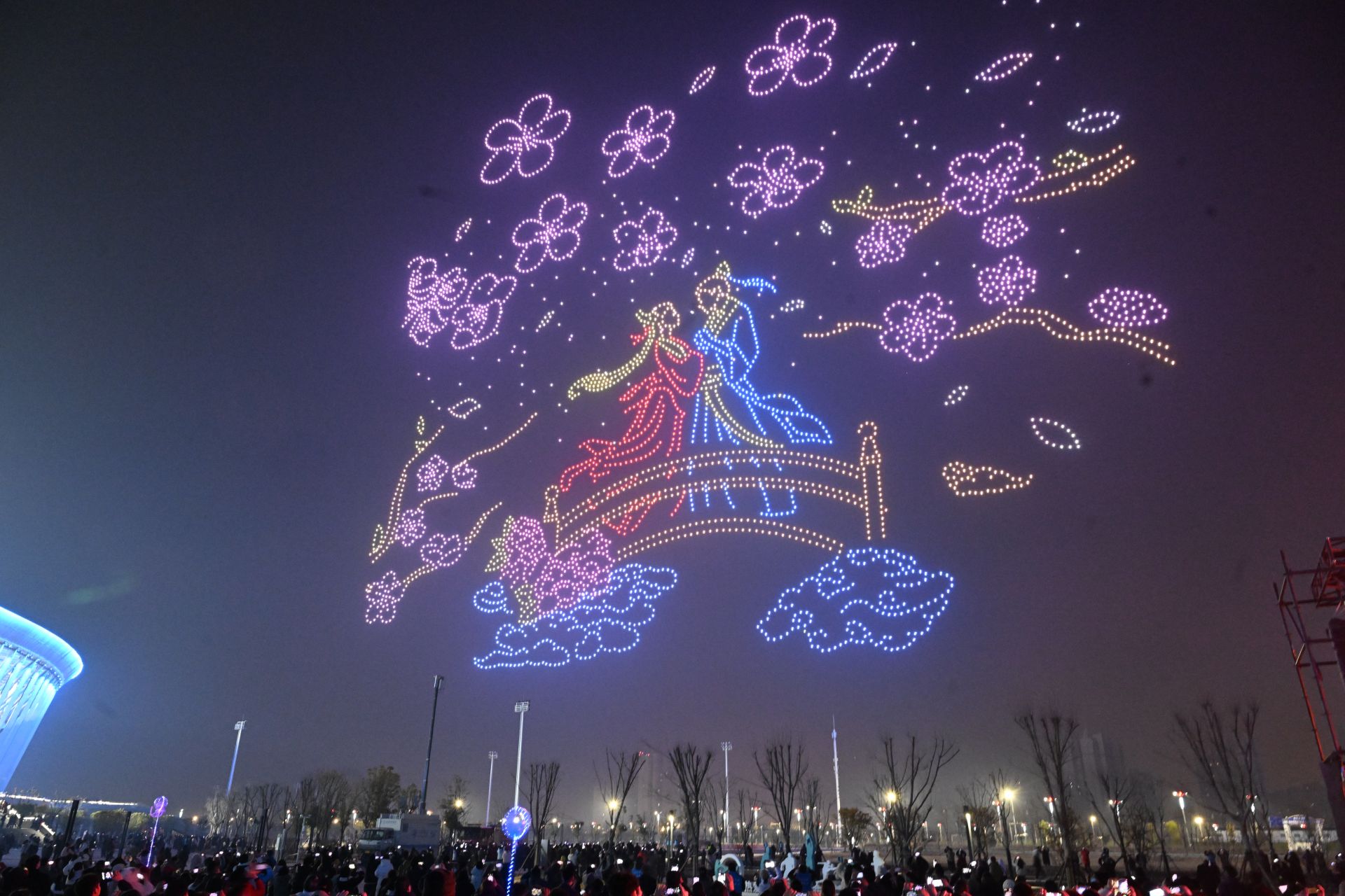 孝爱之城  甜蜜之地——欢孝过大年现场。无人机秀 李文勇摄.JPG (3).JPG.JPG