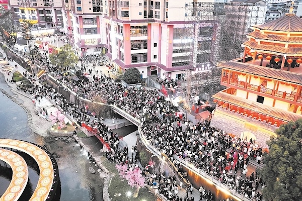  酒店一房难求，活鱼日销10万斤……广东游客感叹不已—— 没想到一座小县城竟如此火爆