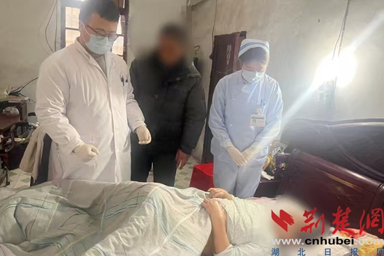  节后上班第一天，大冶医护人员上门为七旬老人解忧