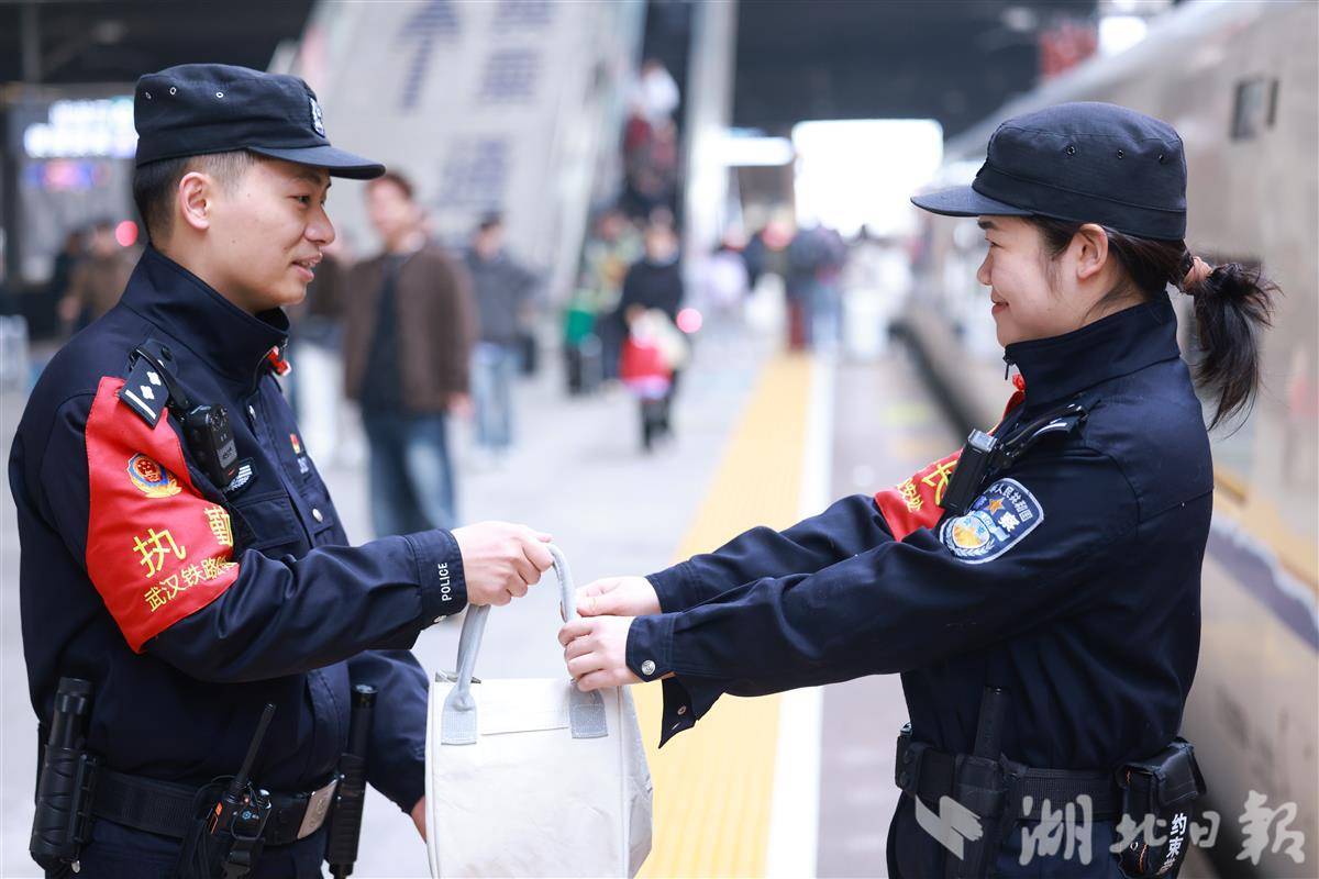 480秒的春运站台相聚