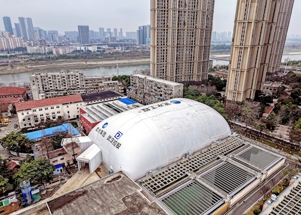 巨型“气球”罩住4000平方米施工工地 湖北首例“球”内生态施工在汉实行
