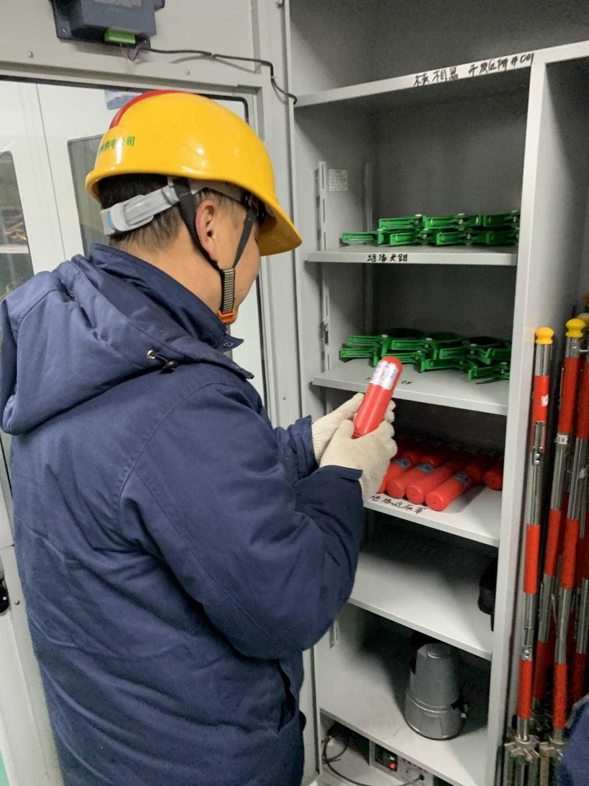  荆州供电组织开展安全工器具专项检查