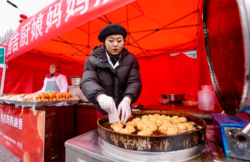  年味儿藏不住 各地把“家的味道”端上街头