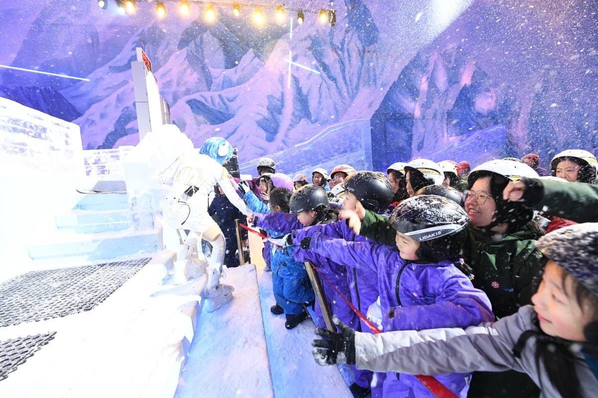  春节假期武汉冰雪经济火爆！