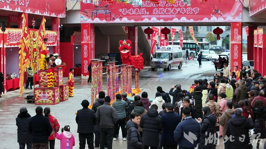  来凤县第二届年货节“寻味”开市！民俗“嘉年华”点燃武陵山新春采购热