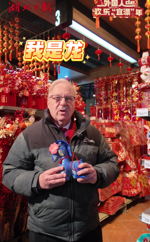 新春走基层丨“成为中国人”火了！老外涌进江边小城过年