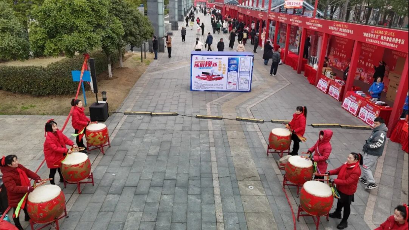 2026年“乐在湖北 ‘马’上有喜”暨石首老字号年货节销售火爆