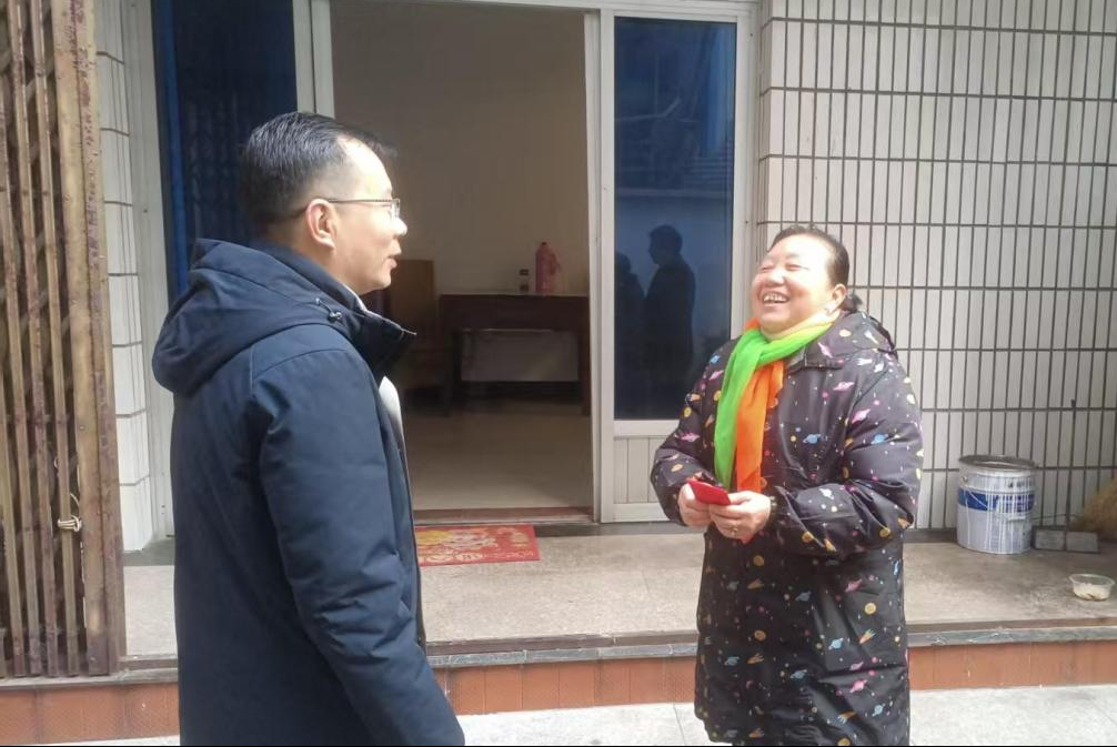 情暖寒冬、爱满佳节,安陆水司携手社区开展共建慰问活动