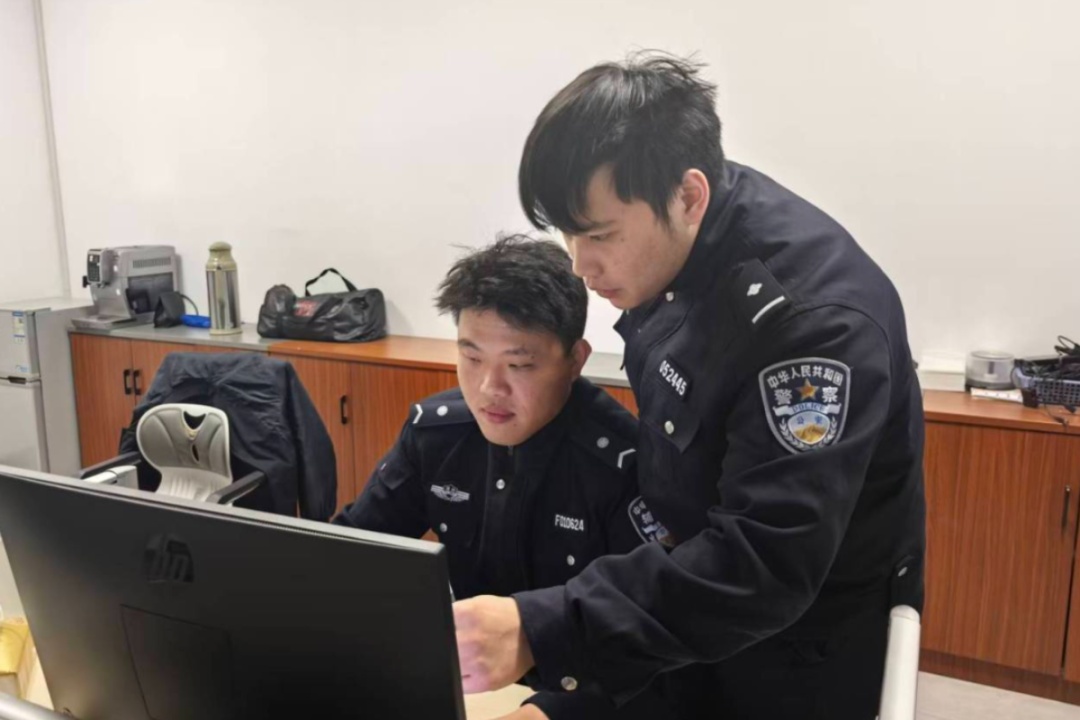 不放过任何一处角落！凌晨4点，民警终于找到走失老人